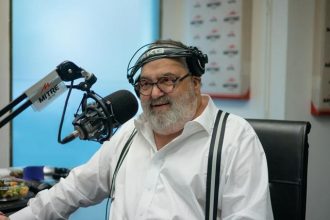 Jorge Lanata se cayó al salir de la radio y debió ser internado en la Fundación Favaloro