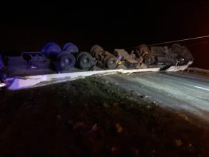 Volcó un camión con lácteos y colapsó el tránsito en la ruta 9