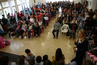 Día del Maestro: Acto Oficial en el Jardín 901