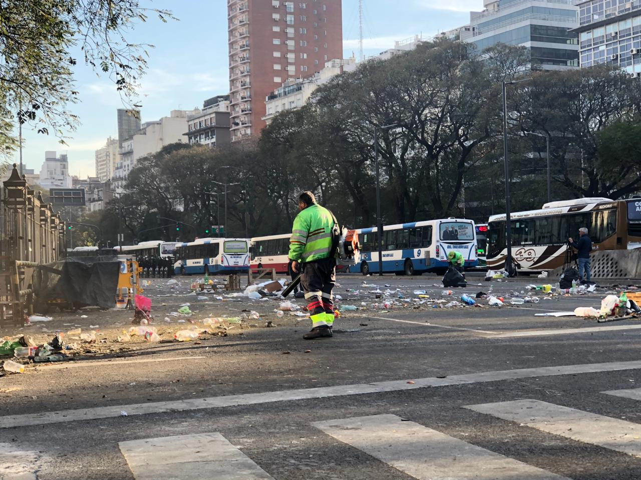 Así quedó la 9 de Julio después del acampe