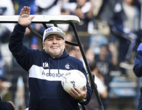 Maradona fue presentado como entrenador de Gimnasia: “No soy ningún mago, vengo a trabajar”