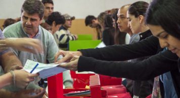 Otra vez la polémica sale a la luz: Punteros peronistas acusados de quedarse con plata de los planes sociales