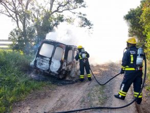 Bomberos: Incendio de un vehículo en el paraje El Caballito