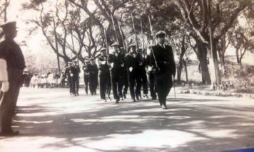 Un desfile cuesta arriba