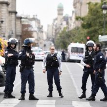 Un hombre asesinó a cuchillazos a cuatro oficiales en la sede central de la policía de París
