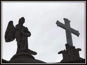 De todos los muertos – por Hugo Pezzini