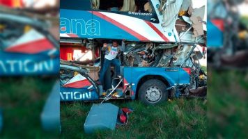 Choque brutal entre un colectivo de larga distancia y un camión en Gualeguaychú: cinco muertos y decenas de heridos