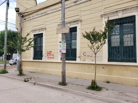 Destructores Urbanos: Pintadas en la Escuela Berisso