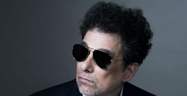 Polémica con Andrés Calamaro por fumar marihuana en un show
