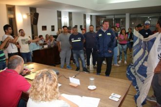 Tensión en el HCD: Cartoneros no dejaban salir a los concejales