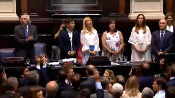 Kicillof asumió como gobernador bonaerense con críticas a la gestión de Vidal: “Lo que hay en la caja no alcanza para las obligaciones de los próximos 30 días”