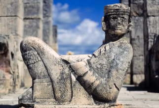 El pedestal – por Hugo Pezzini