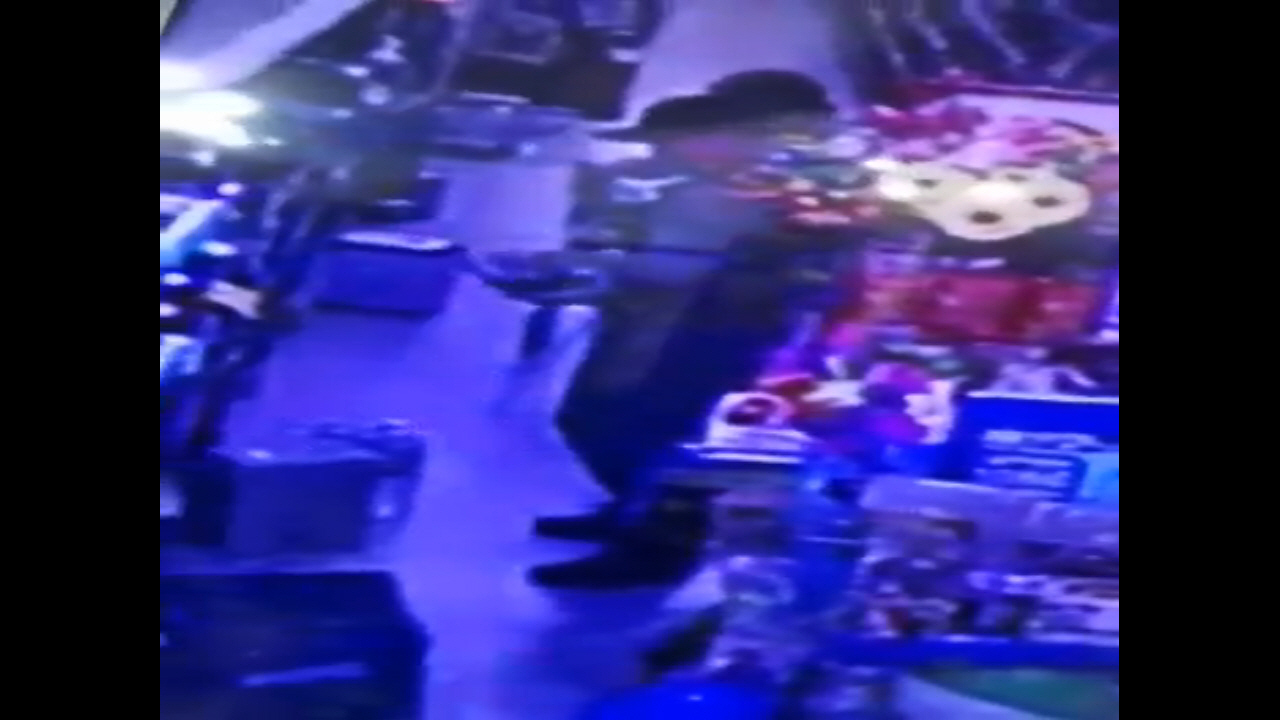 Digan Whisky!!: Se roban uno escondido entre la ropa