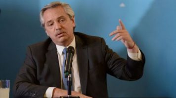 Alberto Fernández anunció que los jubilados que cobran la mínima recibirán un adicional de 5 mil pesos en diciembre y en enero