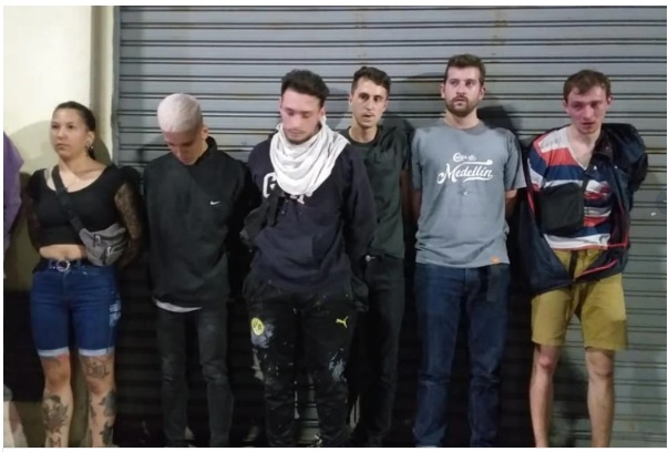 La banda de grafiteros detenidos en el subte deberá pintar las formaciones que vandalizó y pagar los gastos