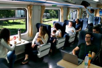 El tren a Mar del Plata cuesta un tercio de lo que sale el micro y cada vez tarda menos