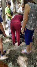 El remedio peor que la enfermedad: Un hombre mayor tropezó en una vereda «arreglada»