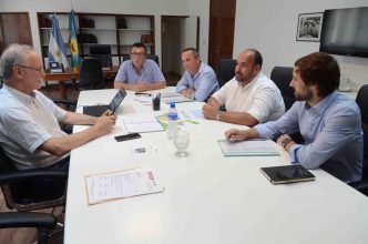 El intendente Esteban Sanzio se reunió con Daniel Gollan, ministro de salud de la provincia, para coordinar acciones conjuntas