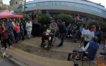 Una “pueblada” solidaria en Ayacucho: donaron más de 600 mil pesos para la silla de ruedas de una joven