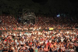 Multitudinaria primera noche del 46° Festival Nacional de Música Popular Argentina Baradero 2020