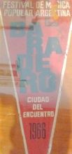 Los clásicos banderines de los primeros festivales