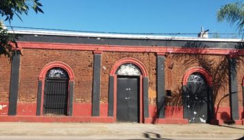 Fueron quitadas las malezas de un histórico edificio céntrico