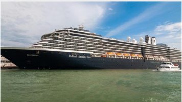 Un segundo crucero sospechado de contener un brote de coronavirus fue rechazado por cinco puertos y se encuentra sin destino