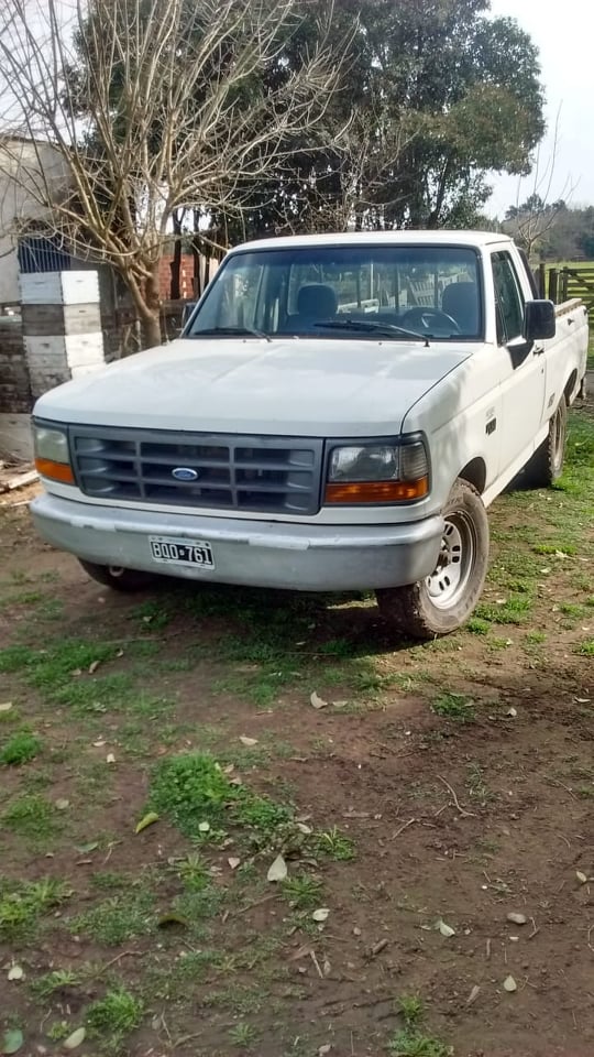 Policiales: Roban una camioneta