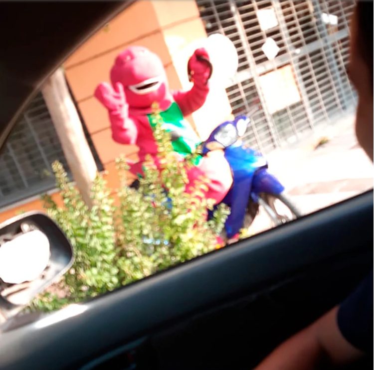 Capitán Sarmiento. Detuvieron a un hombre que se disfrazó de Barney para violar la cuarentena