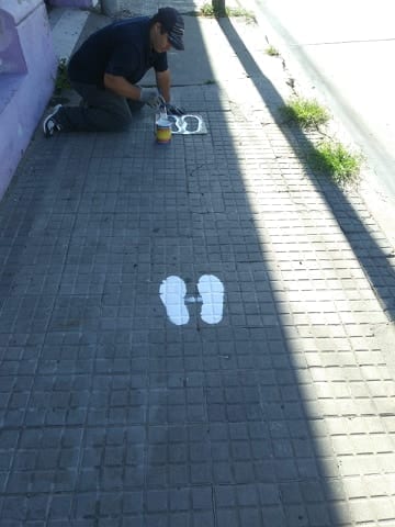 Coronavirus | El Municipio de Baradero concretó la demarcación de las filas de los bancos para que se cumpla la distancia obligatoria entre las personas