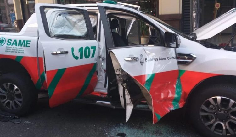 Violento choque de un móvil del SAME en el que viajaba Alberto Crescenti