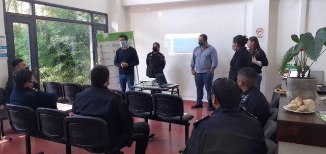 Capacitar para mejorar: Charla de capacitación para las fuerzas de seguridad local