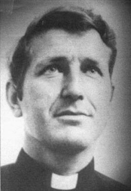 El asesinato del padre Mugica: balazos después de misa, amenazas de Montoneros y un misterio para siempre