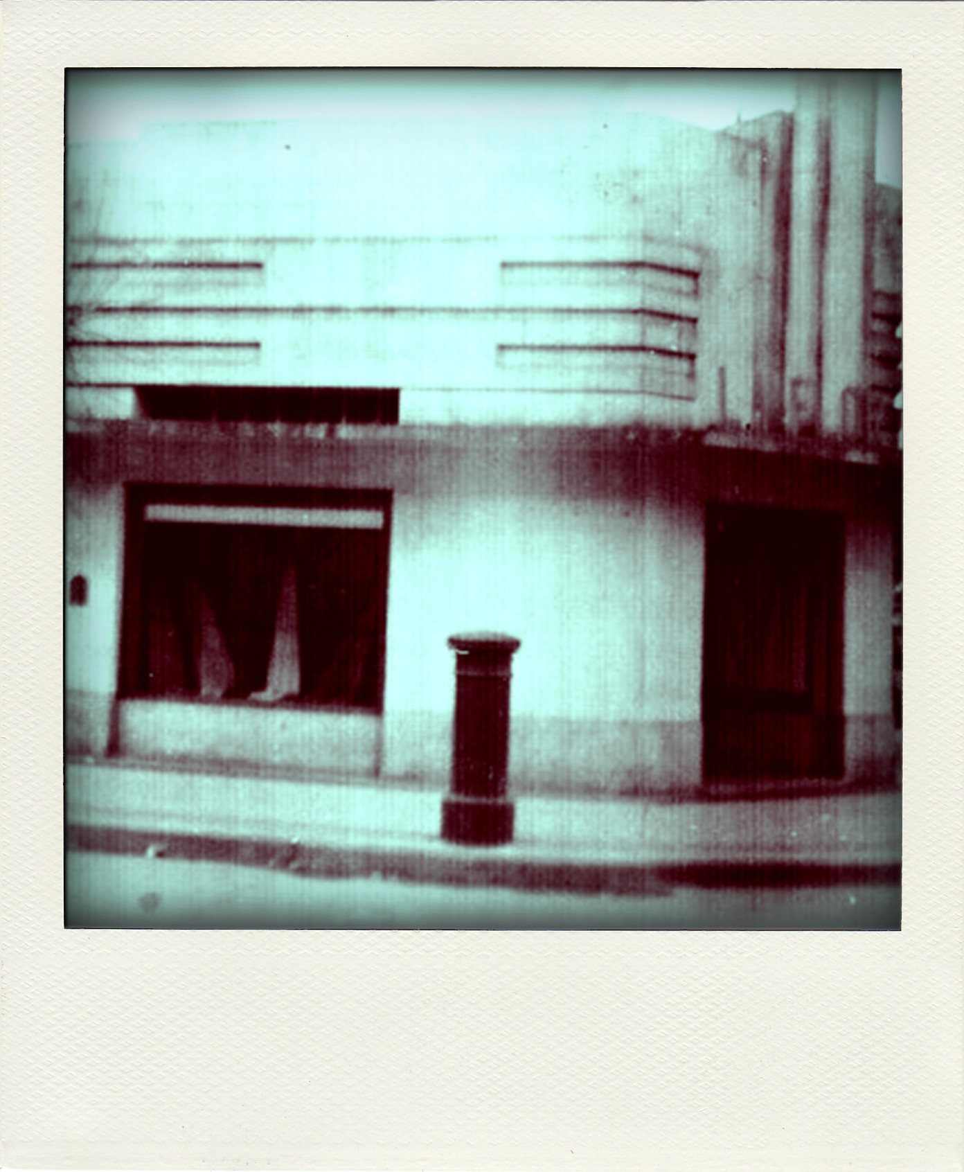 Vieja Polaroid – por Hugo Pezzini