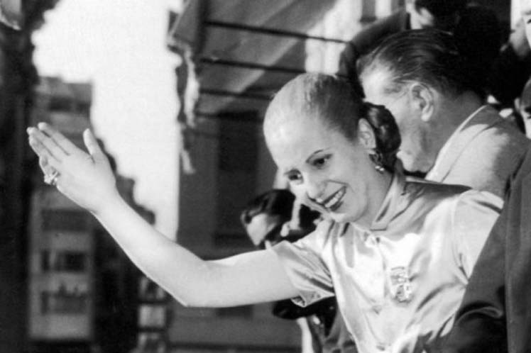 Eva Perón en 33 imágenes: de la niñez al mito en el día de su nacimiento