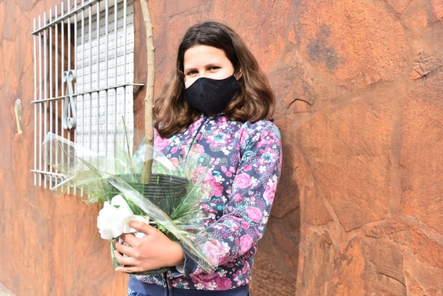Brisa Palau, la ganadora del concurso de la Maratón Virtual del Medio Ambiente desde Casa recibió su premio