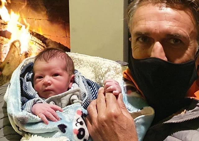 La primera foto de Gabriel Batistuta con su nieto recién nacido