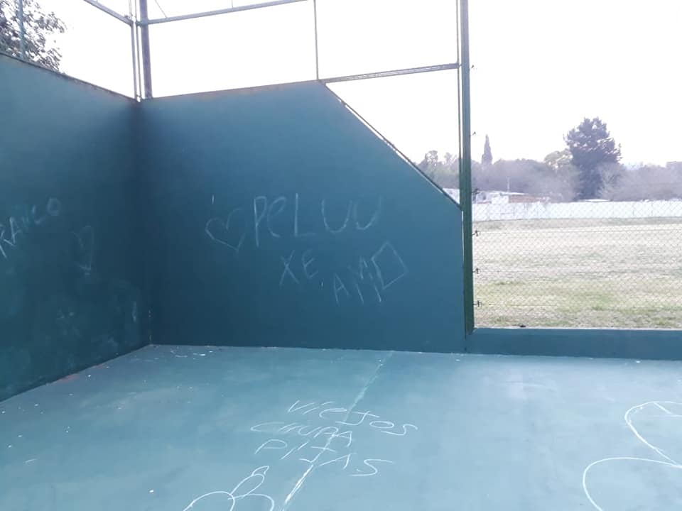 Policiales: Escribieron con ladrillos las canchas de padel del tiro
