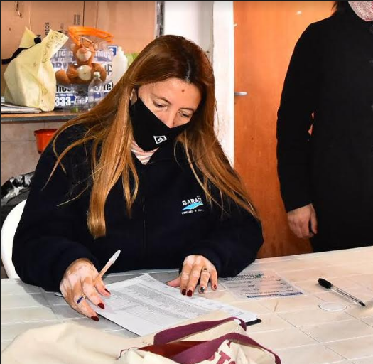#DesarrolloHumano | Se entregaron módulos de alimentos en Portela y en la Casa de la Mujer