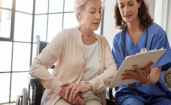 Se deberá solicitar un aval de la Subsecretaría de Salud y la Dirección de Discapacidad y Adultos Mayores para el ingreso de residentes a los geriátricos
