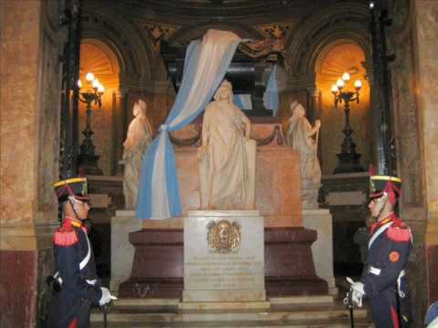 Por qué el féretro de San Martín está inclinado: la leyenda masónica y los testimonios en los documentos históricos
