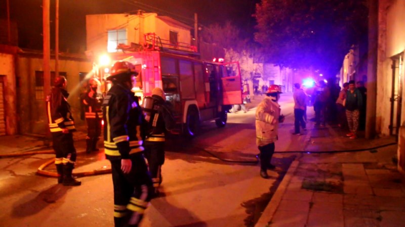 Hace Instantes: Incendio de una vivienda en Bulnes y Boedo