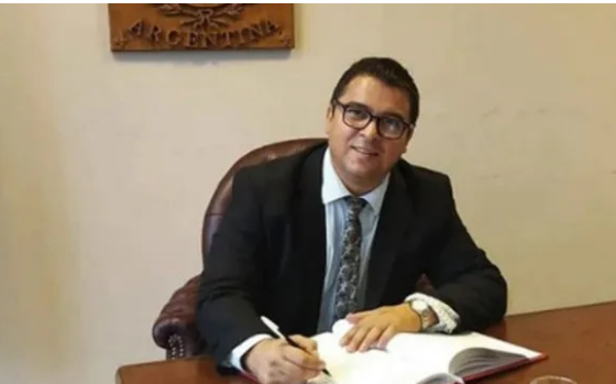 Ordenan la detención de un senador puntano acusado de violencia de género
