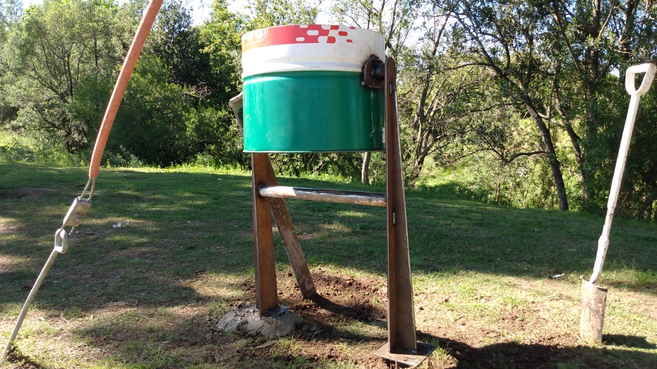 El municipio colocó canastos para el depósito de residuos