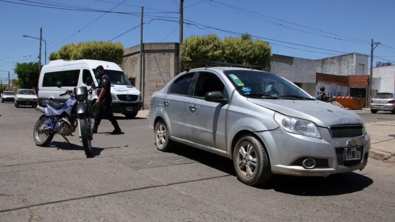 Hace Instantes: Accidente entre una moto y un auto