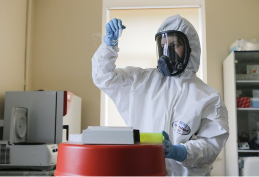 Coronavirus: la vacuna rusa se aplicará primero a grupos de riesgo y será gratuita