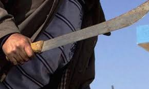 Policiales: En una discusión sacó un machete del auto y terminó aprehendido