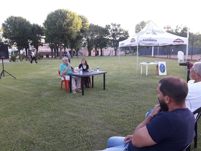 Mario Podestá presentó su libro: “El Delfín de Baradero”