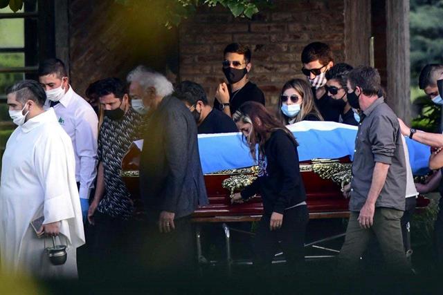 Prohibieron la cremación de los restos de Diego Maradona