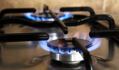 El Gobierno extendió el congelamiento y postergó hasta marzo los aumentos en las tarifas de luz y gas